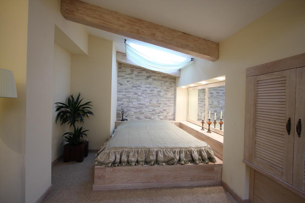 Park-Hotel Butenko Stable Protsev Екстериор снимка