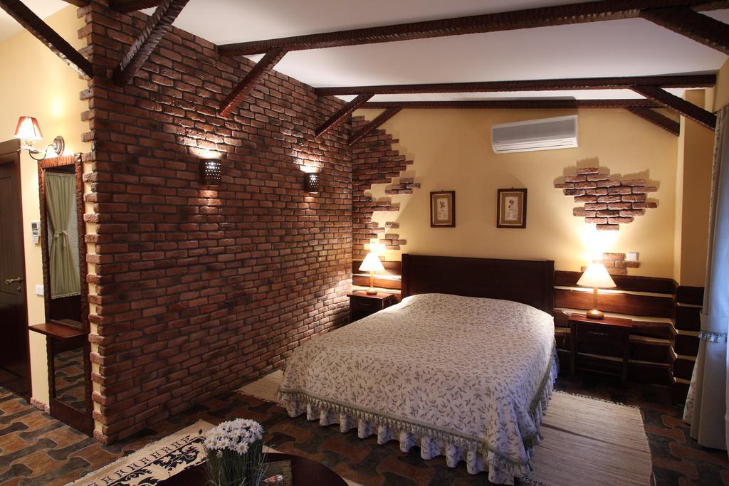 Park-Hotel Butenko Stable Protsev Екстериор снимка