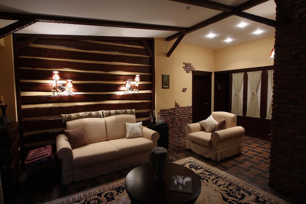 Park-Hotel Butenko Stable Protsev Екстериор снимка