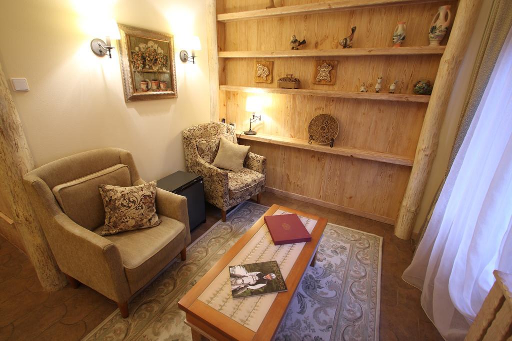 Park-Hotel Butenko Stable Protsev Екстериор снимка