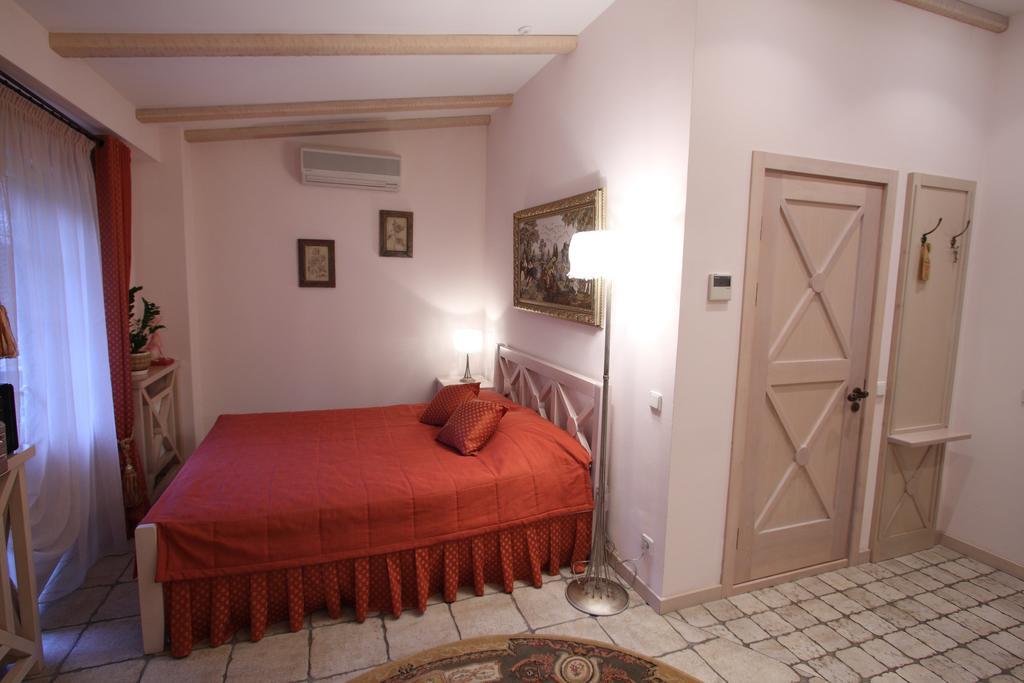 Park-Hotel Butenko Stable Protsev Екстериор снимка