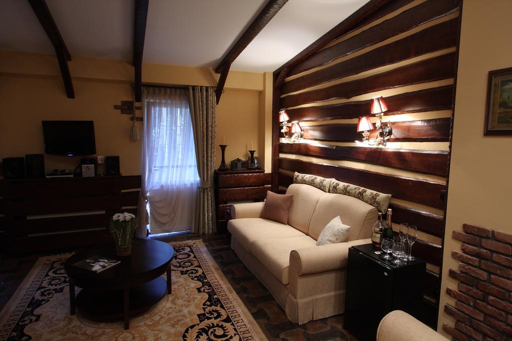 Park-Hotel Butenko Stable Protsev Екстериор снимка