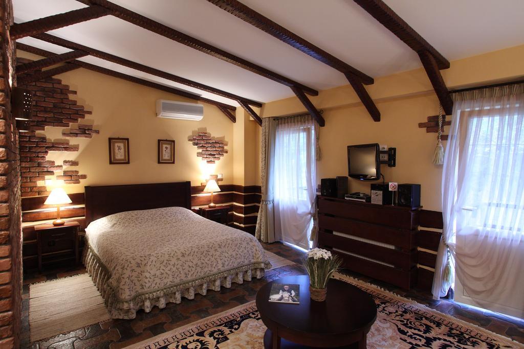 Park-Hotel Butenko Stable Protsev Екстериор снимка